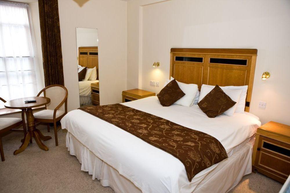The Gateway Hotel